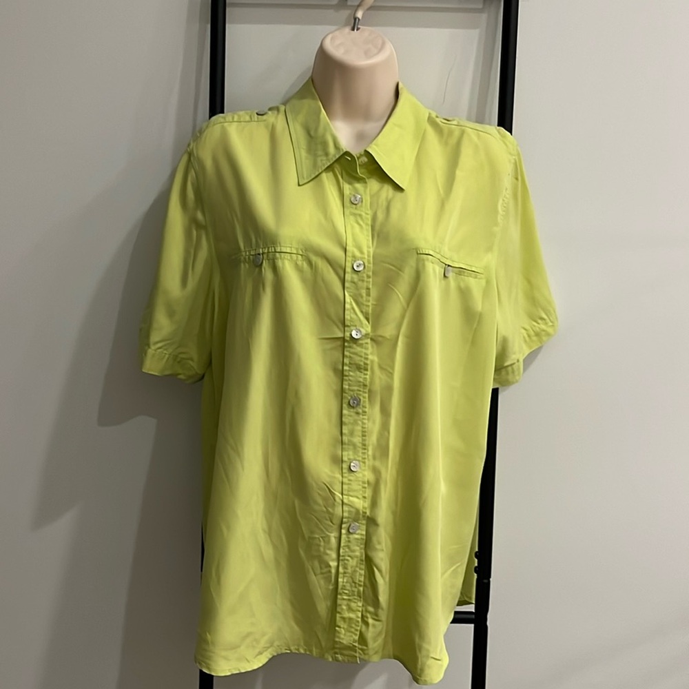 Chicos Bright Lime Green Button Front Shirt Pockets Short Sleeve Women Size 3